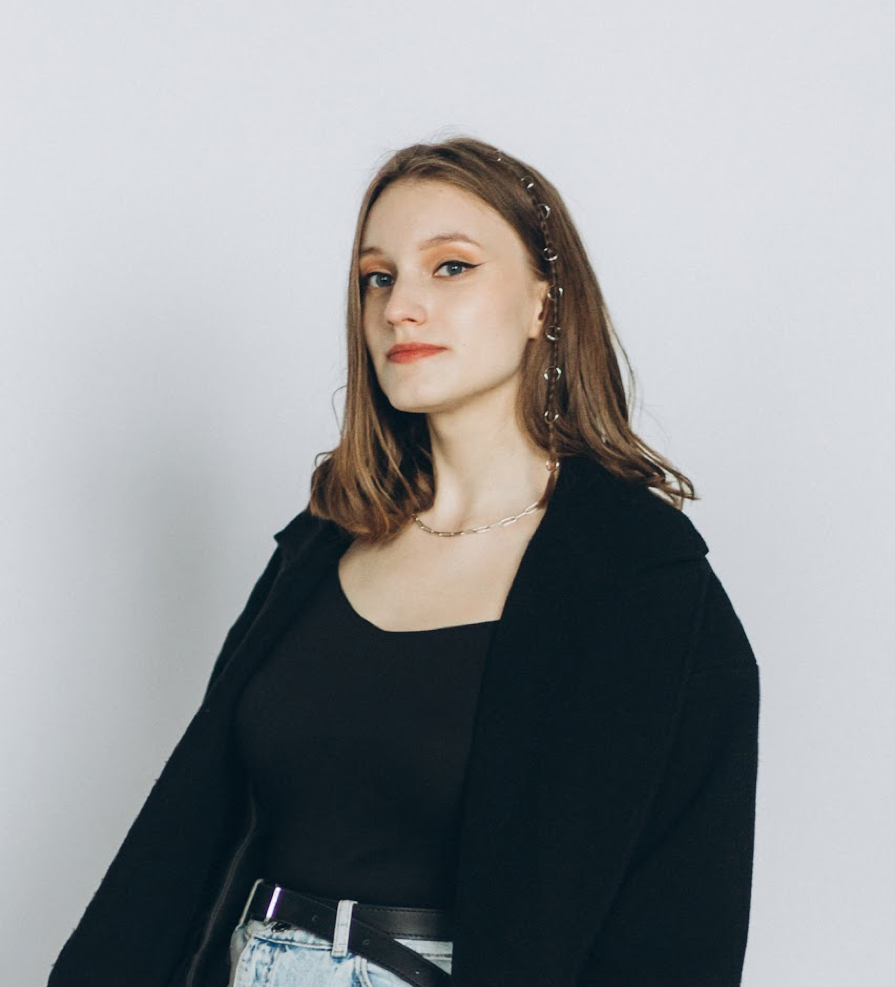 How can a flat or a monochrome logo improve UX and UI functionality?